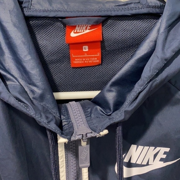 Nike Lightweight Rain Windbreaker Jacket EUC - Picture 6 of 16